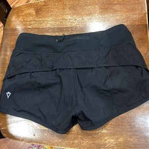 Girls lululemon type shorts, ivivva